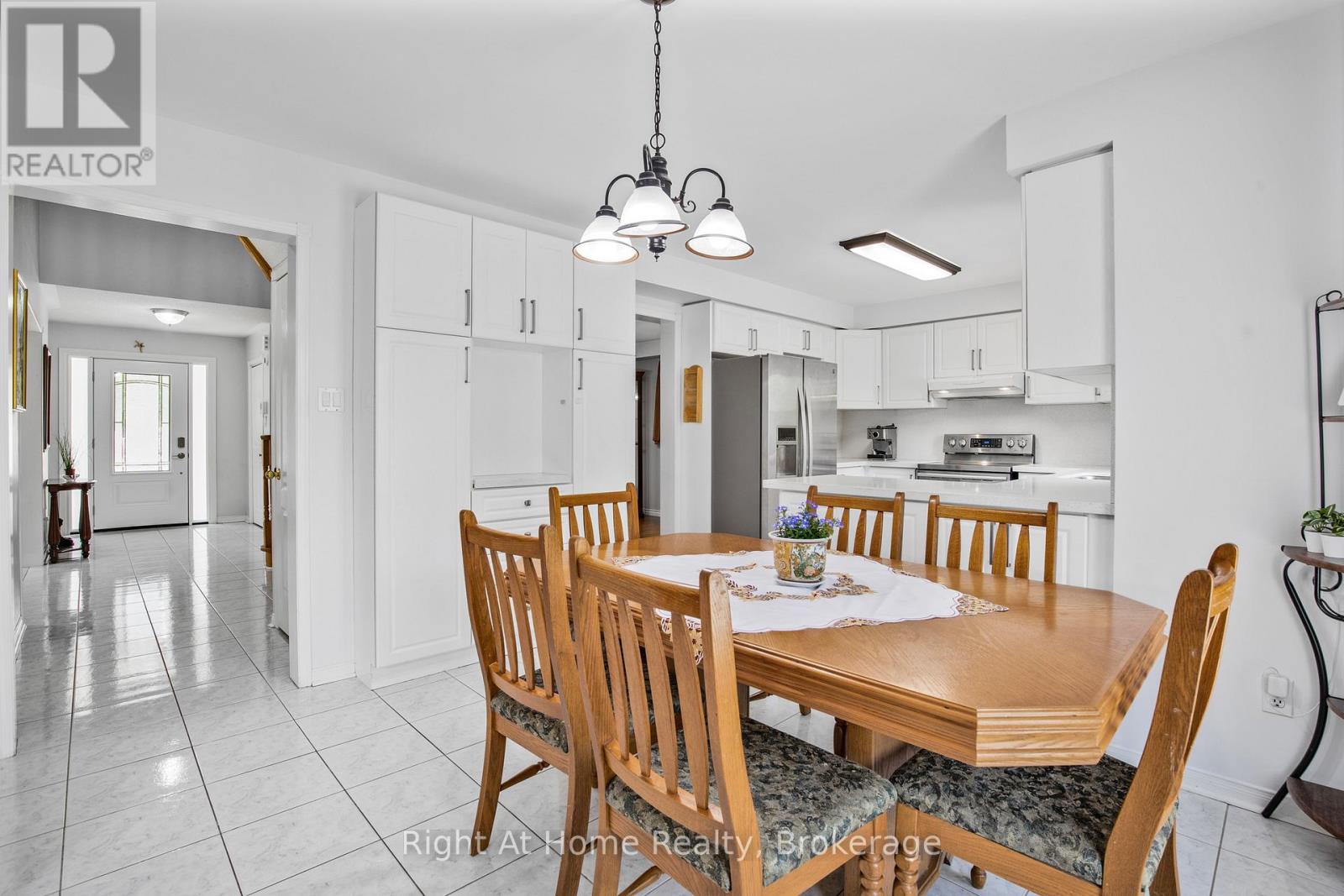 2405 Eden Valley Drive, Oakville, Ontario  L6H 6K9 - Photo 8 - W12831922