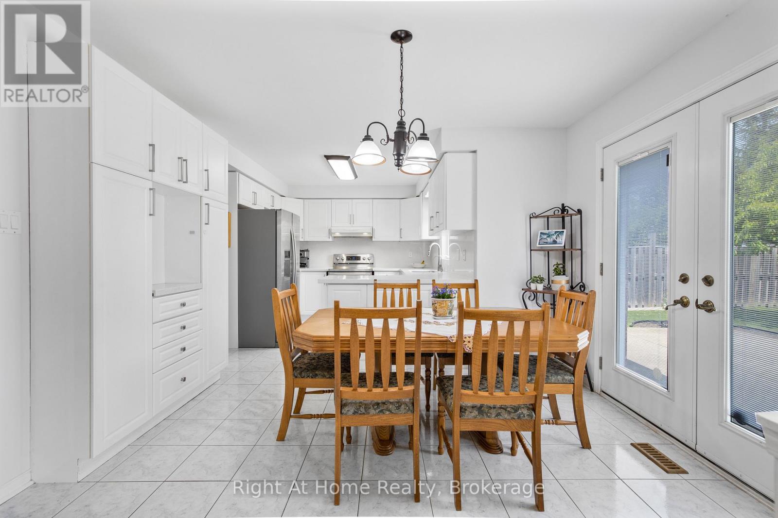 2405 Eden Valley Drive, Oakville, Ontario  L6H 6K9 - Photo 9 - W12831922