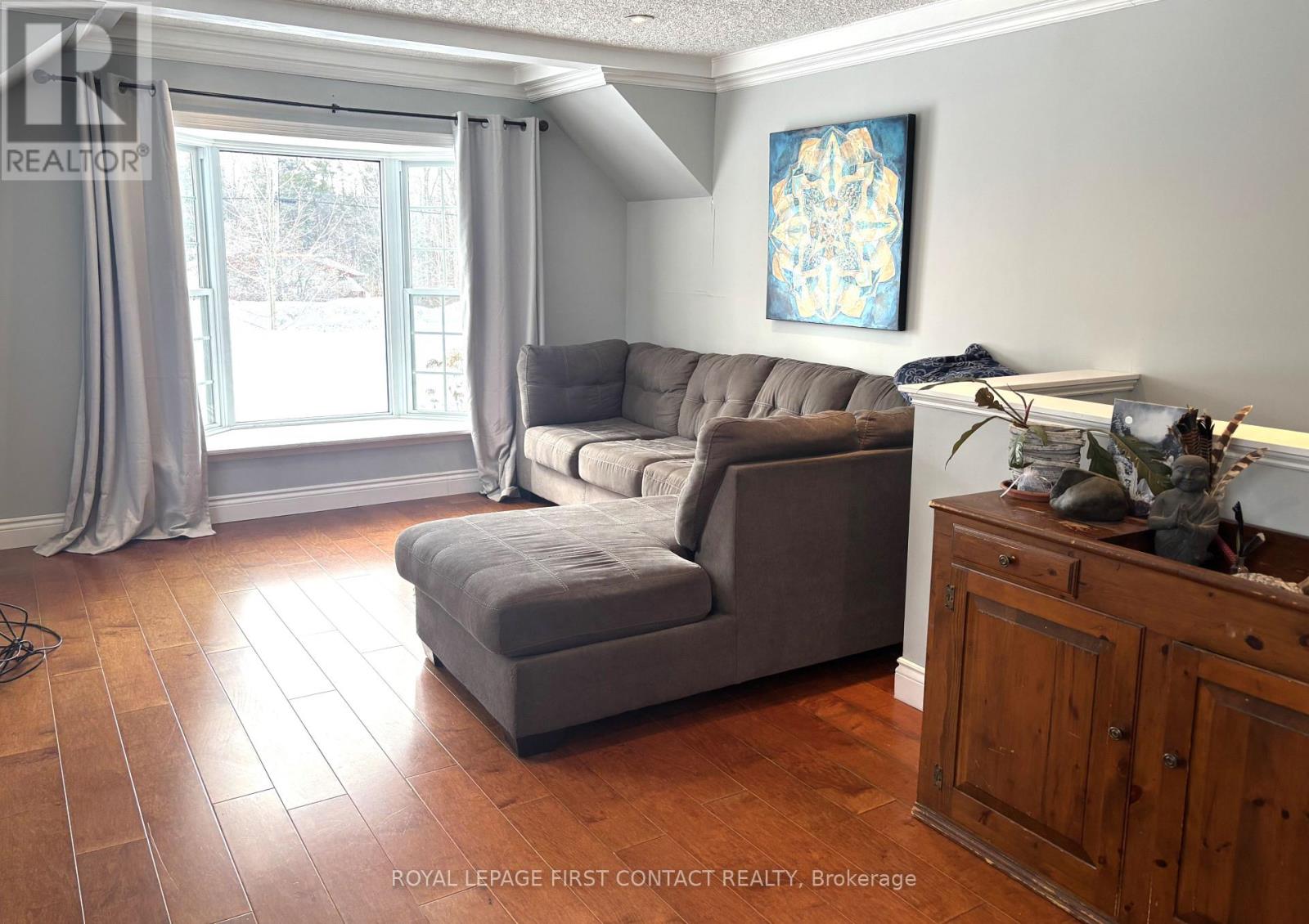 20 Belmont Crescent, Springwater (Midhurst), Ontario  L0L 1X0 - Photo 3 - S12831908