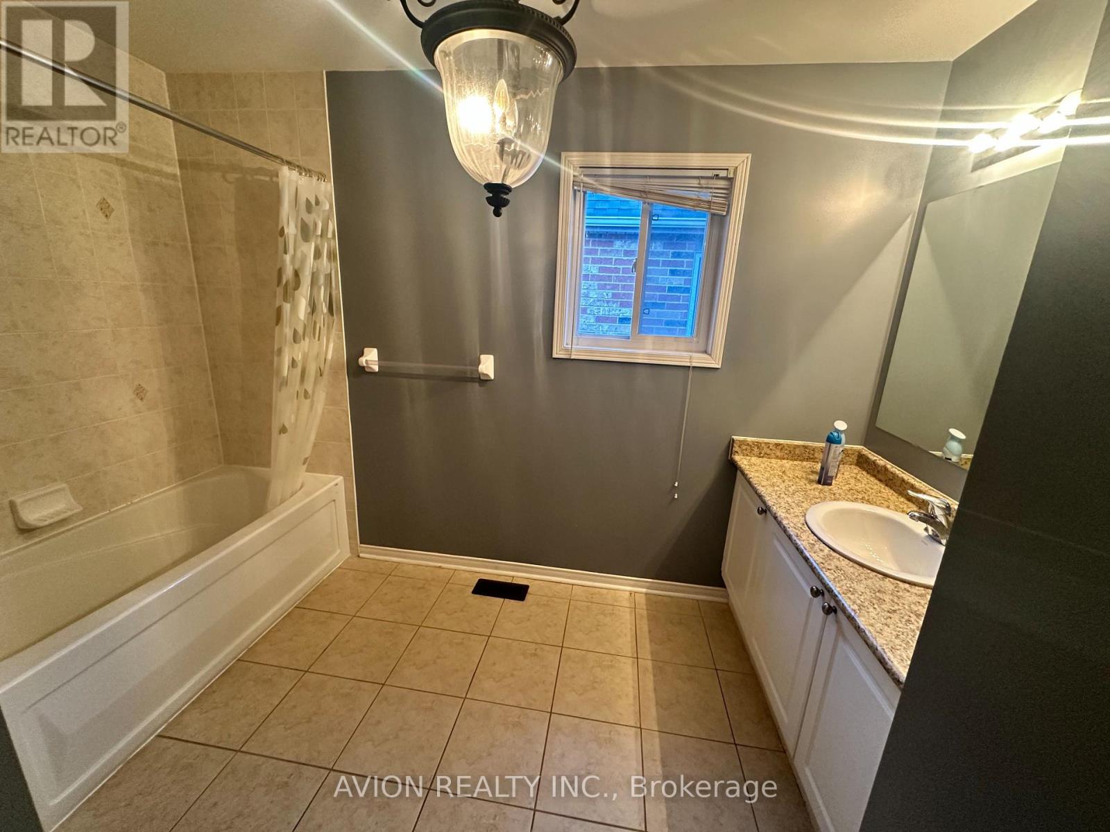 3046 Mission Hill Drive, Mississauga, Ontario  L5M 0C1 - Photo 14 - W12831924