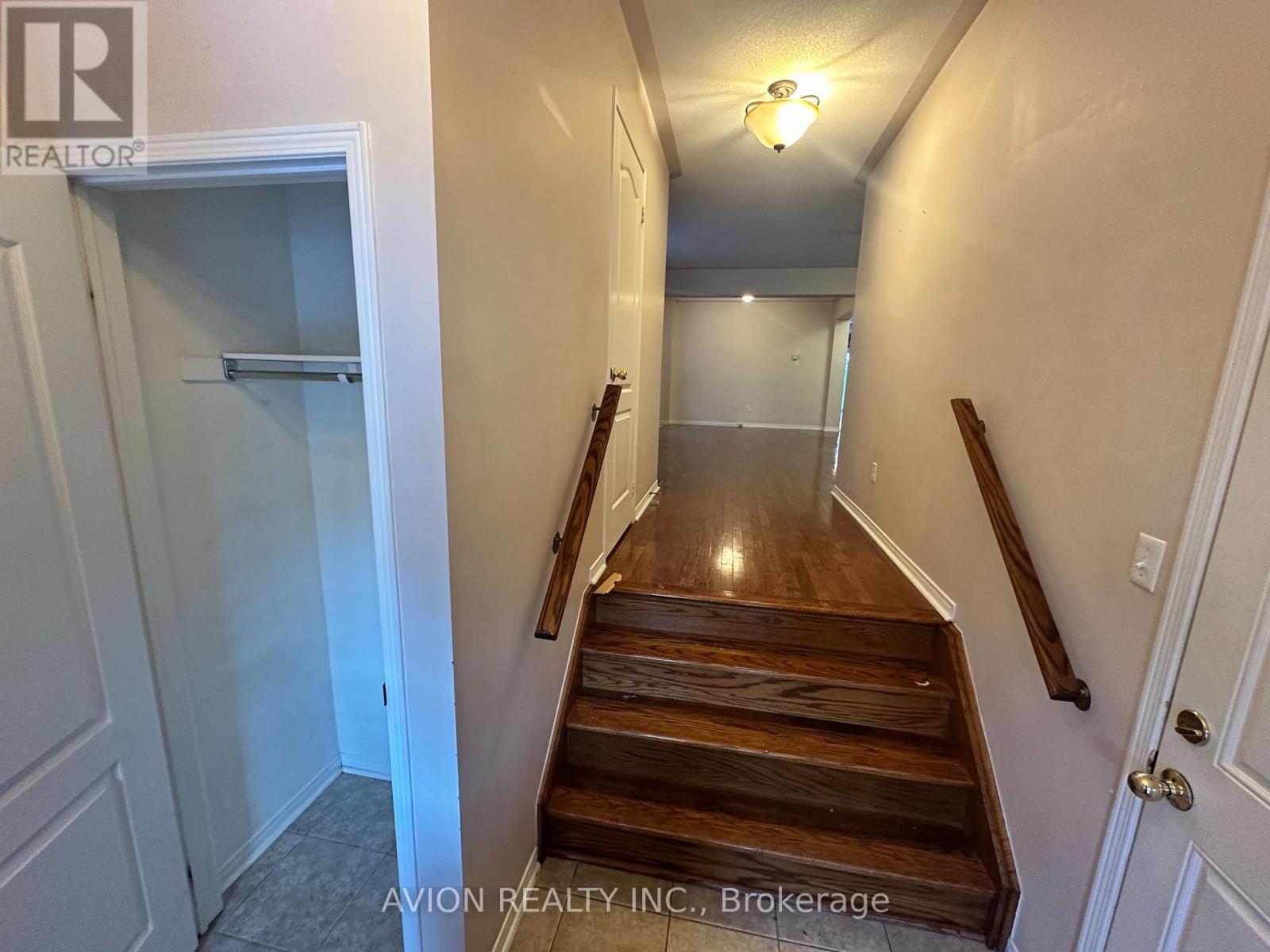 3046 Mission Hill Drive, Mississauga, Ontario  L5M 0C1 - Photo 2 - W12831924