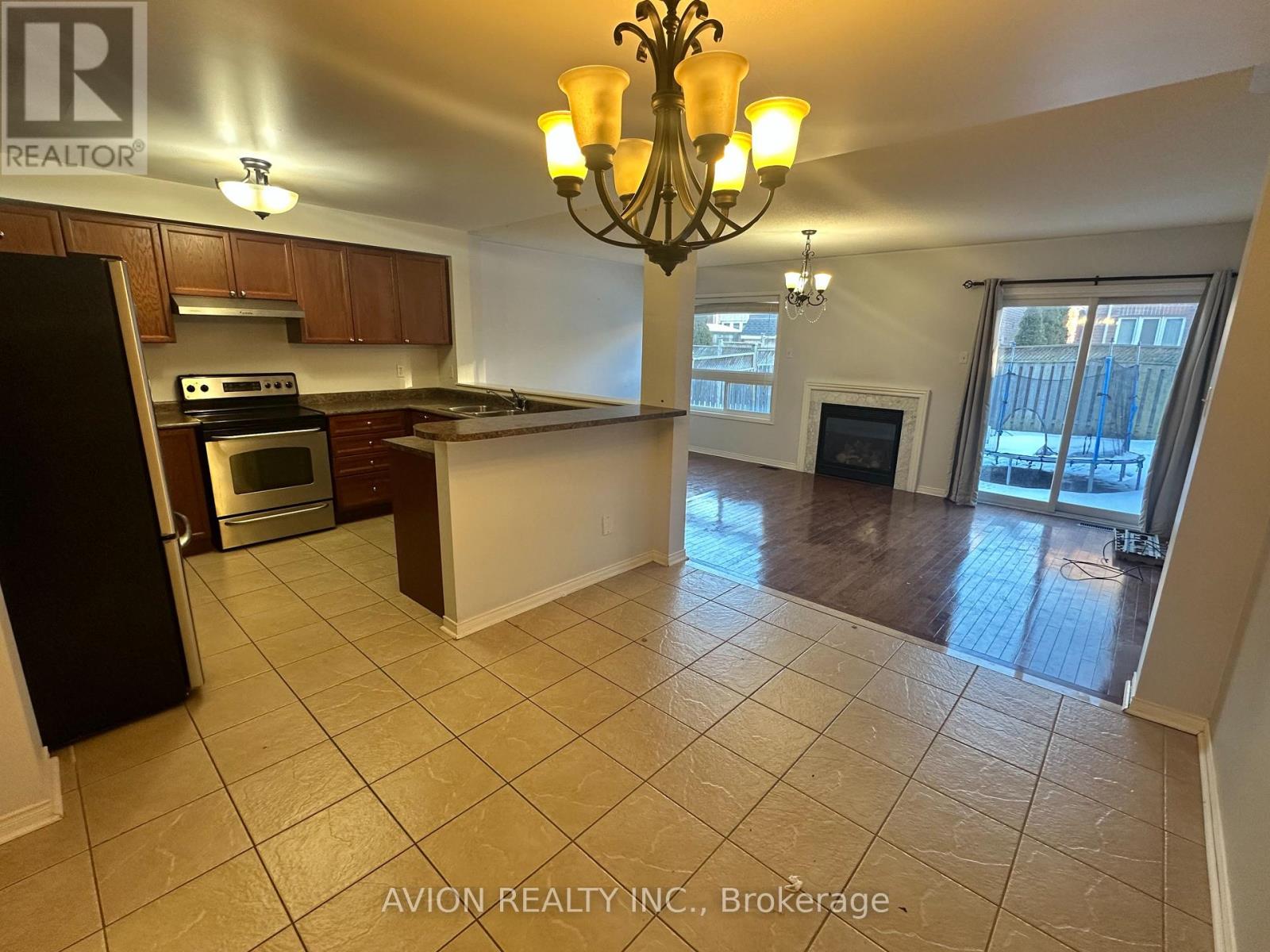 3046 Mission Hill Drive, Mississauga, Ontario  L5M 0C1 - Photo 5 - W12831924