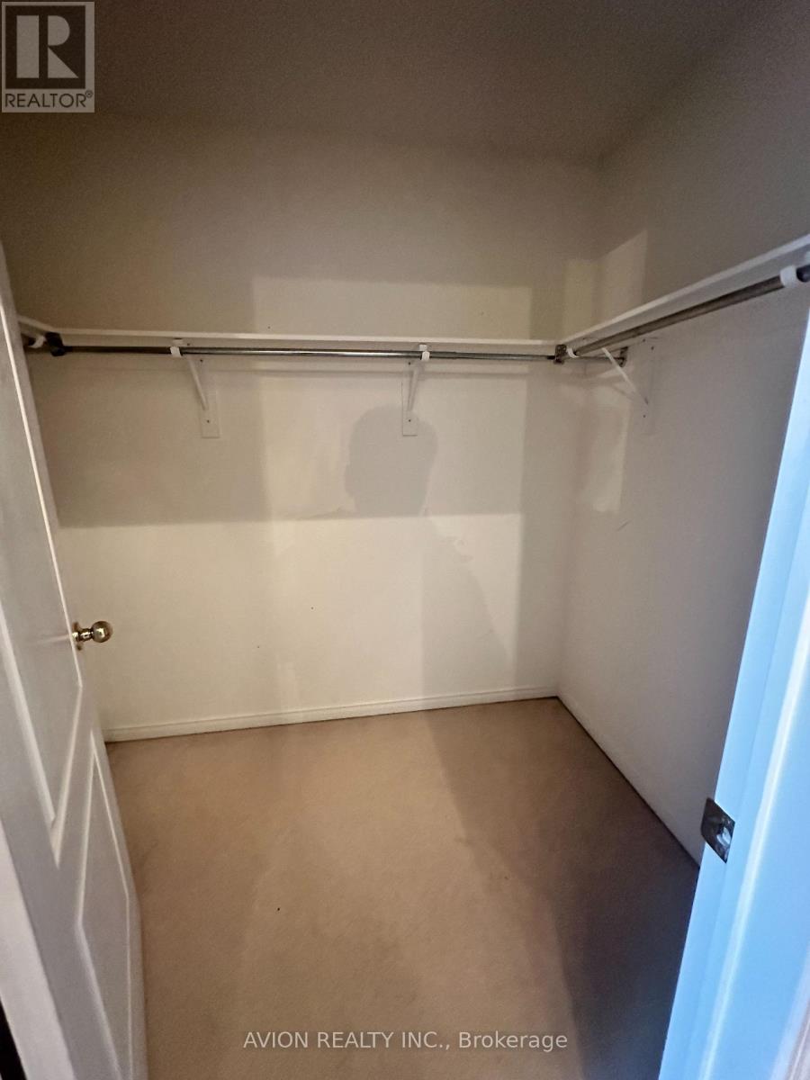 3046 Mission Hill Drive, Mississauga, Ontario  L5M 0C1 - Photo 9 - W12831924