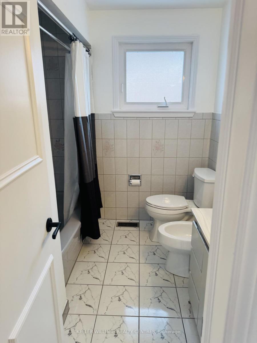 2461 Hensall Street, Mississauga, Ontario  L5A 2T1 - Photo 3 - W12831932