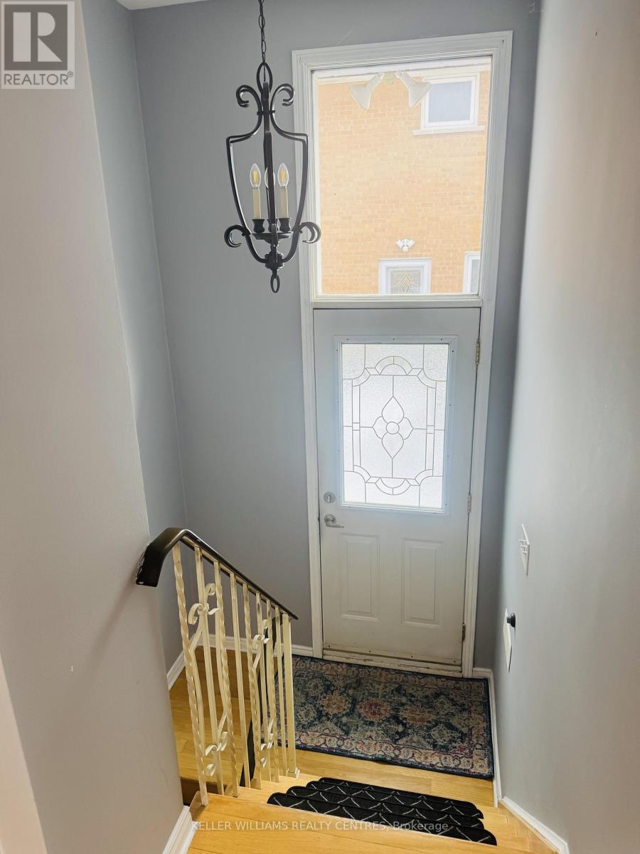 2461 Hensall Street, Mississauga, Ontario  L5A 2T1 - Photo 4 - W12831932