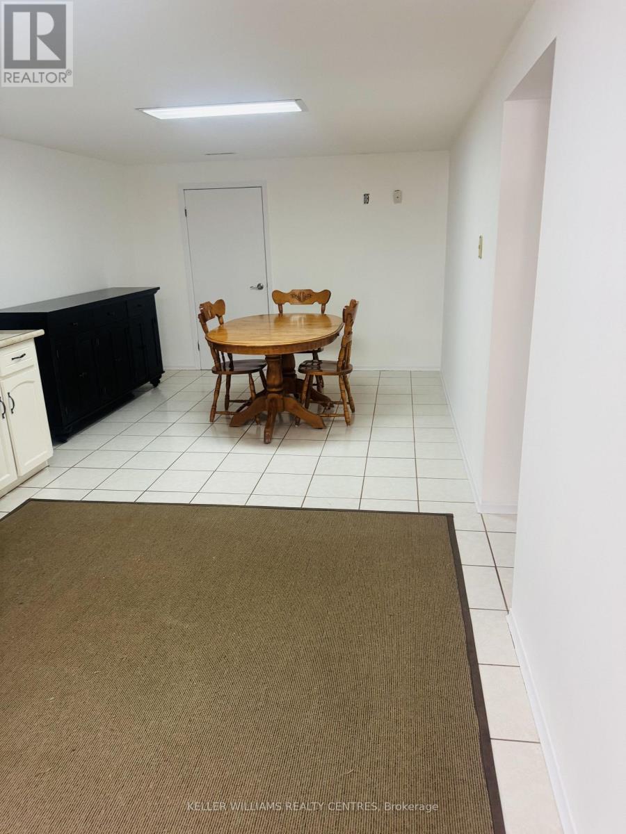 2461 Hensall Street, Mississauga, Ontario  L5A 2T1 - Photo 6 - W12831932