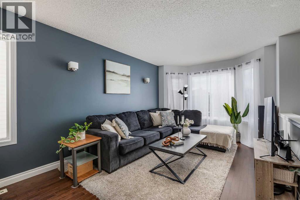 197 Stonegate Drive Nw, Airdrie, Alberta  T4B 3A2 - Photo 3 - A2288735