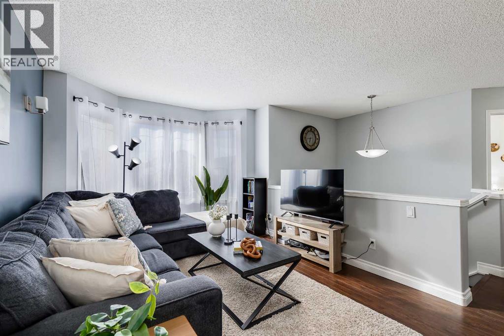 197 Stonegate Drive Nw, Airdrie, Alberta  T4B 3A2 - Photo 4 - A2288735