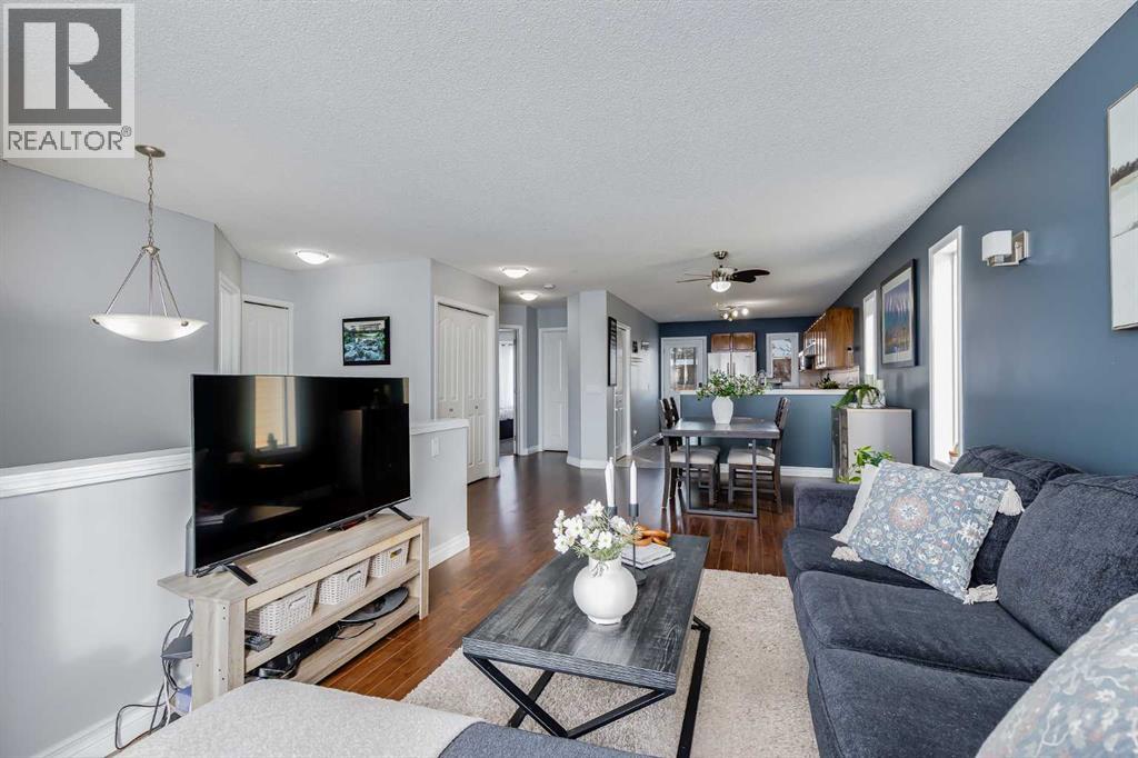 197 Stonegate Drive Nw, Airdrie, Alberta  T4B 3A2 - Photo 2 - A2288735