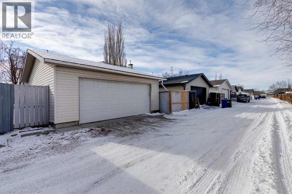 197 Stonegate Drive Nw, Airdrie, Alberta  T4B 3A2 - Photo 33 - A2288735