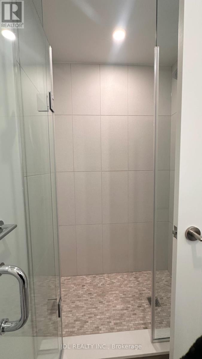 2001 - 30 Inn On The Park Drive, Toronto, Ontario  M3C 0P7 - Photo 12 - C12831942