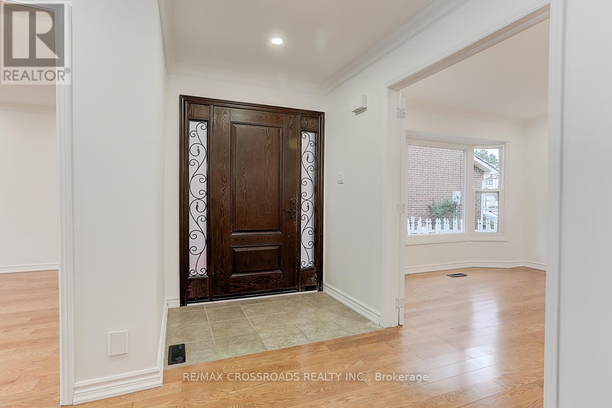 125 Green Bush Crescent, Vaughan, Ontario  L4J 5M3 - Photo 5 - N12831956