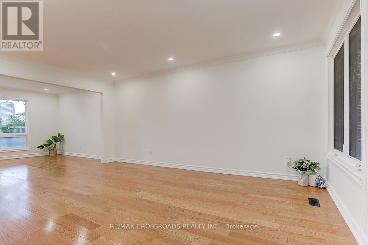 125 Green Bush Crescent, Vaughan, Ontario  L4J 5M3 - Photo 8 - N12831956