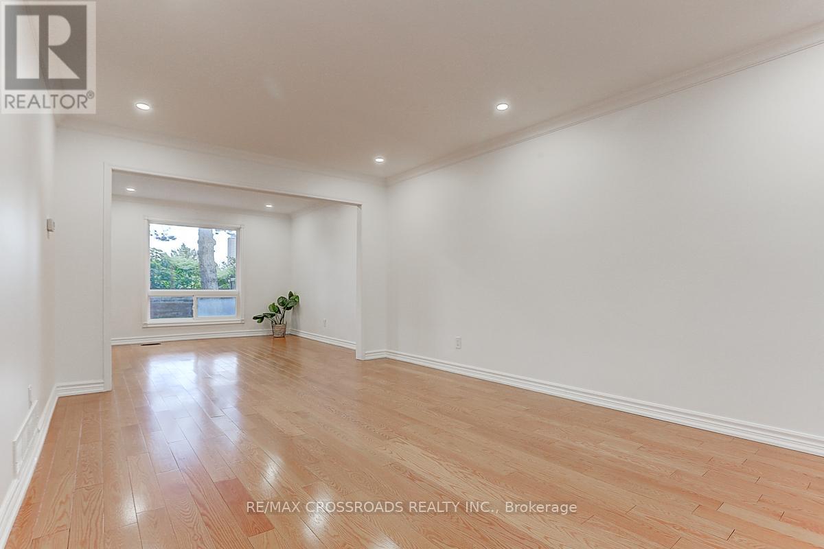 125 Green Bush Crescent, Vaughan, Ontario  L4J 5M3 - Photo 9 - N12831956