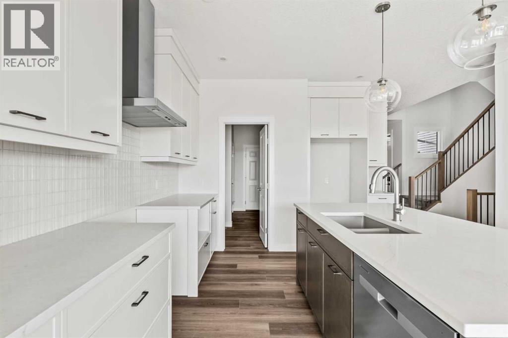 54 Lucas Place Nw, Calgary, Alberta  T3P 2E2 - Photo 5 - A2281734