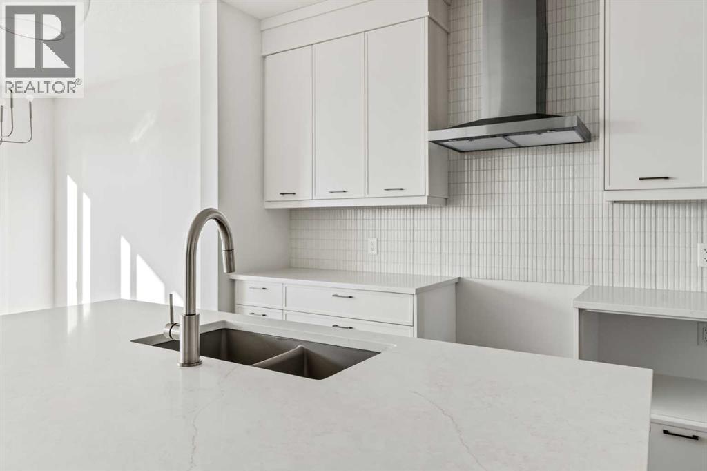 54 Lucas Place Nw, Calgary, Alberta  T3P 2E2 - Photo 4 - A2281734