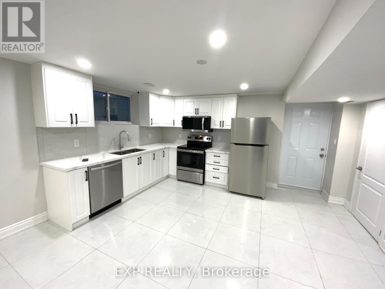 B - 923 Guinness Crescent, Ottawa, Ontario  K2C 3H2 - Photo 3 - X12831998