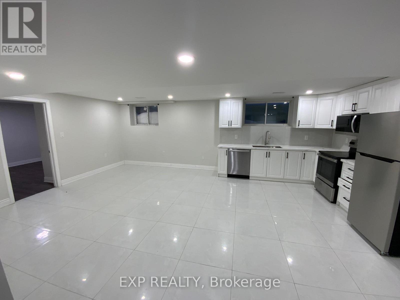 B - 923 Guinness Crescent, Ottawa, Ontario  K2C 3H2 - Photo 4 - X12831998