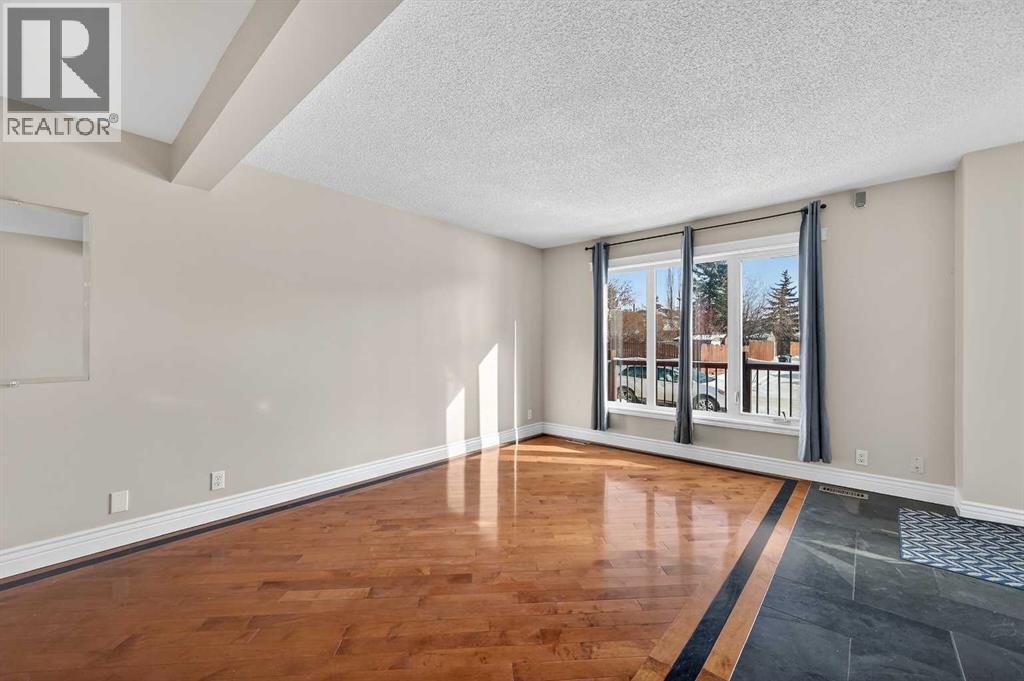 132 Erin Grove Close Se, Calgary, Alberta  T2B 2T4 - Photo 6 - A2287178