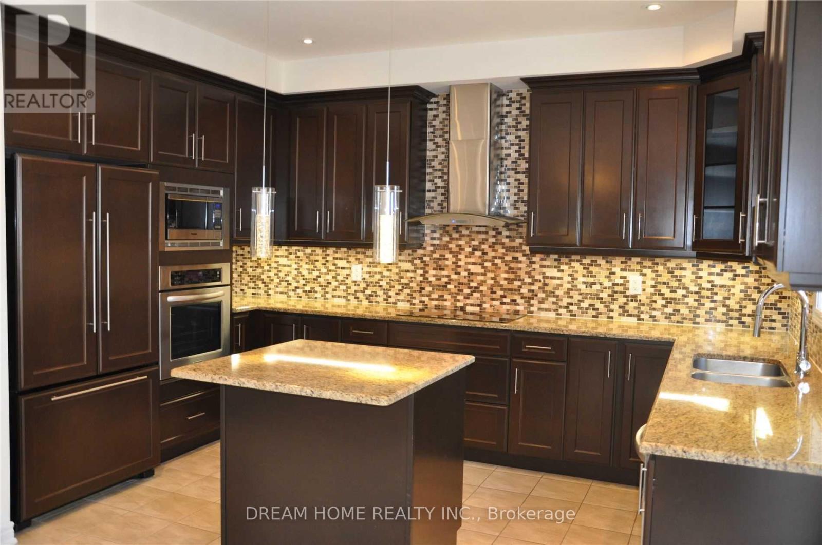 17 Philips Lake Court, Richmond Hill, Ontario  L4E 0S8 - Photo 3 - N12831978