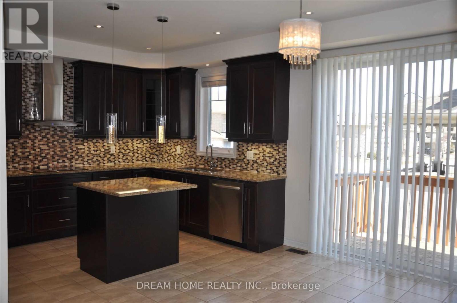 17 Philips Lake Court, Richmond Hill, Ontario  L4E 0S8 - Photo 4 - N12831978