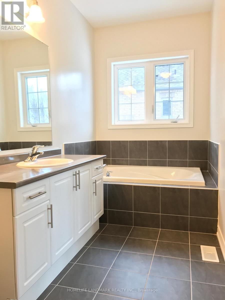 328 Roy Harper Avenue, Aurora, Ontario  L4G 1A6 - Photo 13 - N12831980