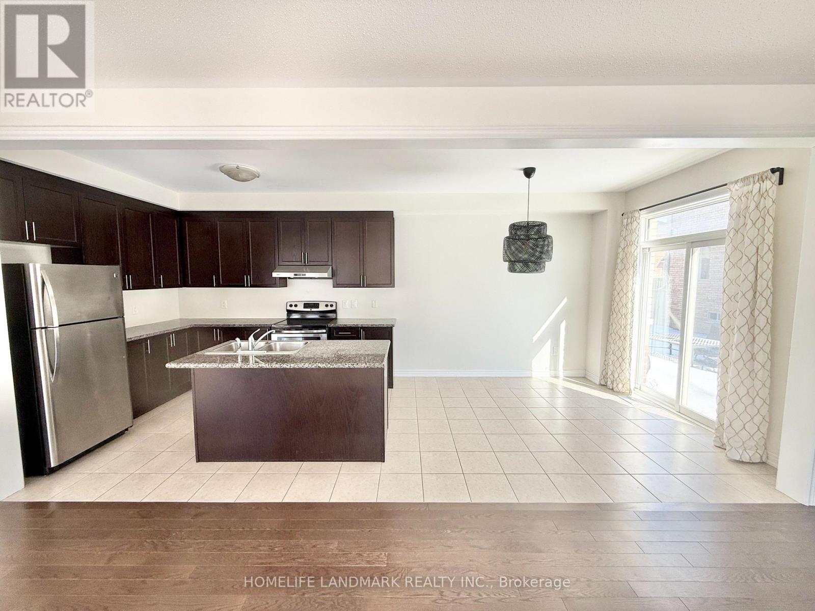 328 Roy Harper Avenue, Aurora, Ontario  L4G 1A6 - Photo 5 - N12831980