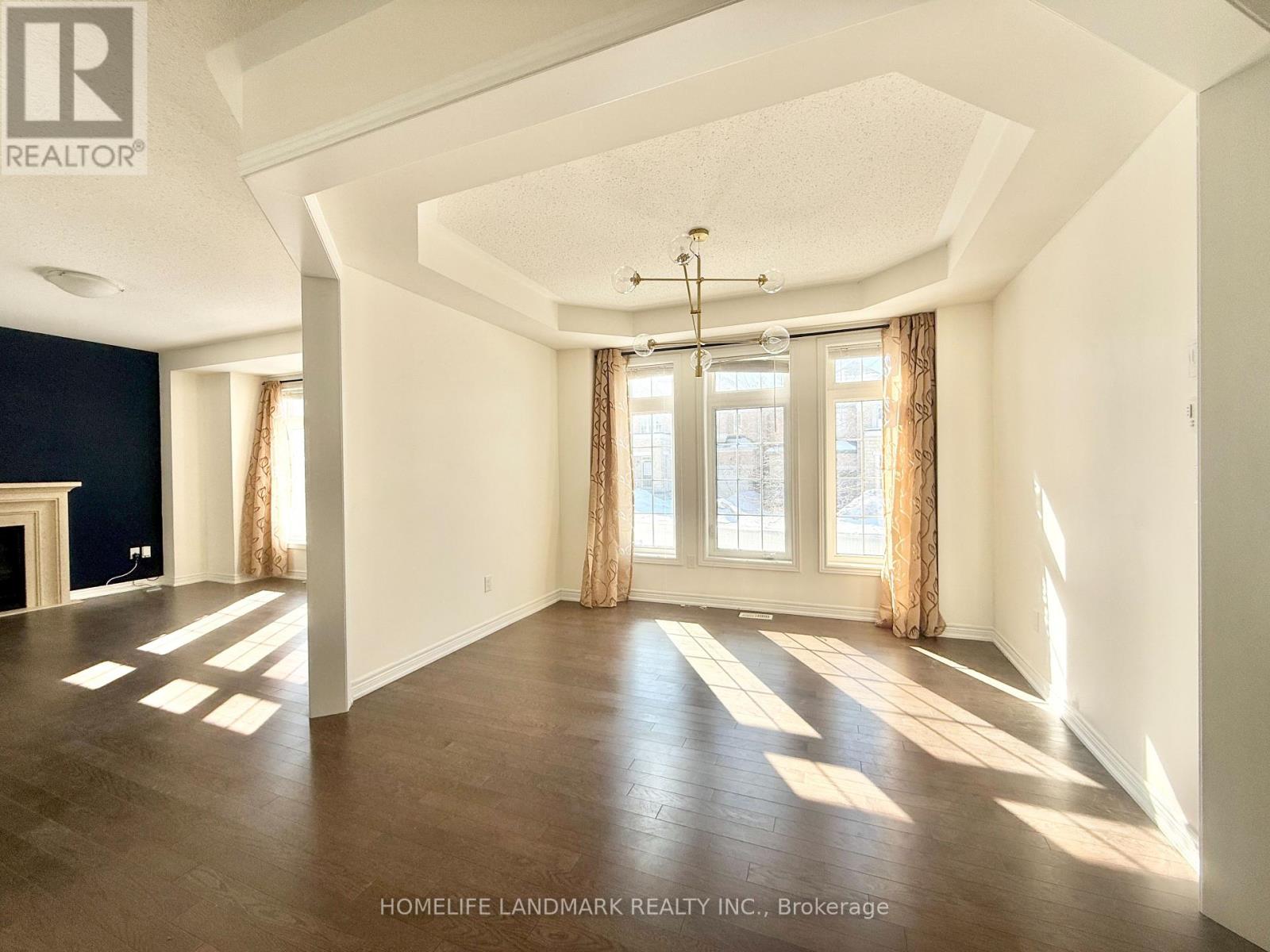 328 Roy Harper Avenue, Aurora, Ontario  L4G 1A6 - Photo 6 - N12831980