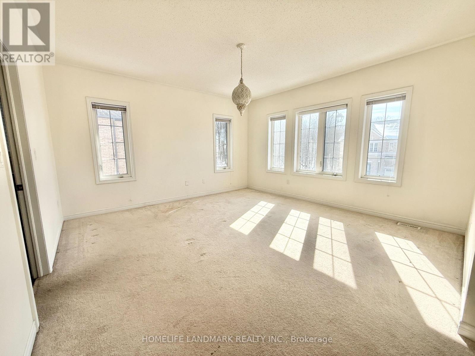 328 Roy Harper Avenue, Aurora, Ontario  L4G 1A6 - Photo 9 - N12831980