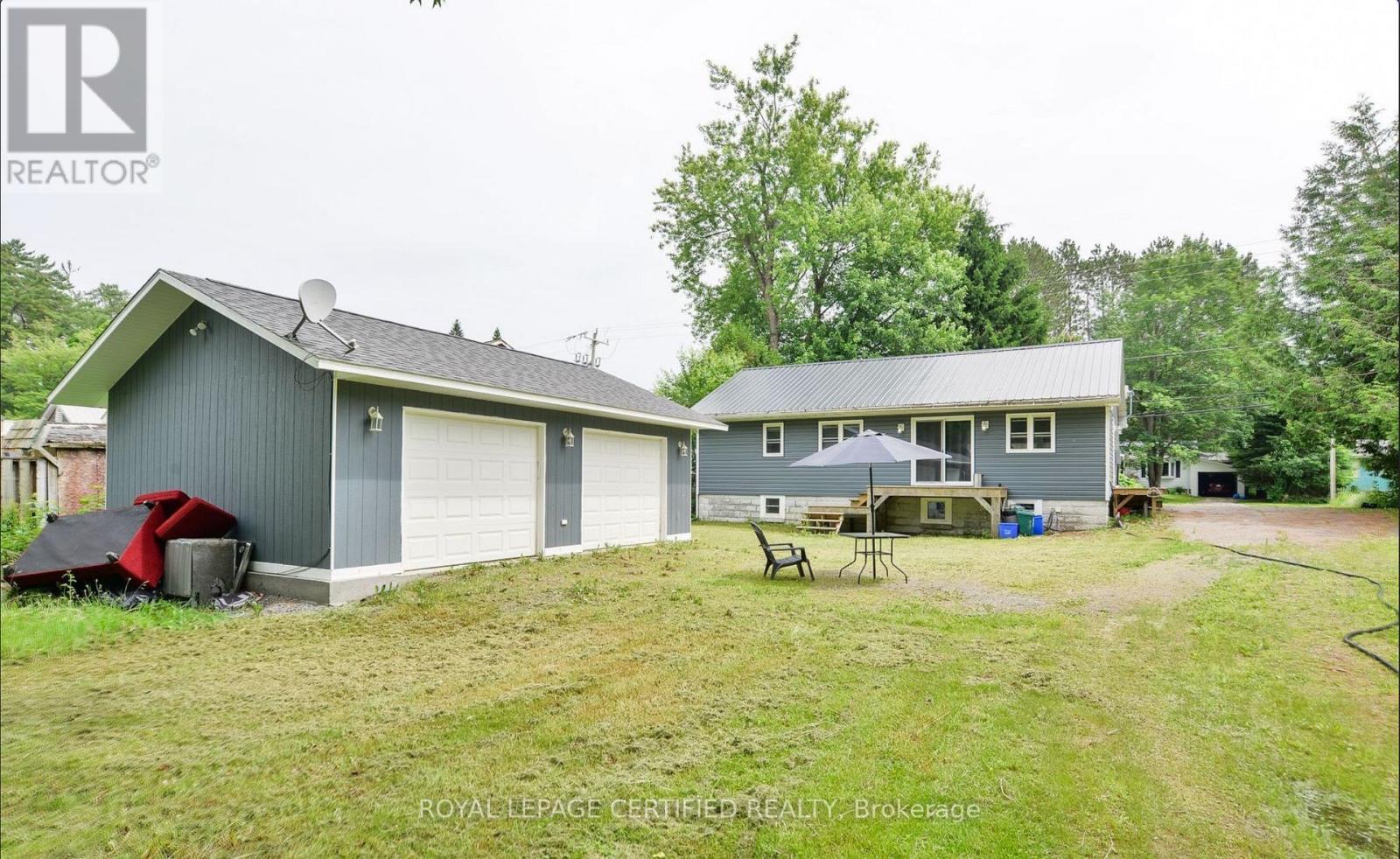 253 Maple Street, Bracebridge, Ontario  P1L 1K3 - Photo 3 - X12831970