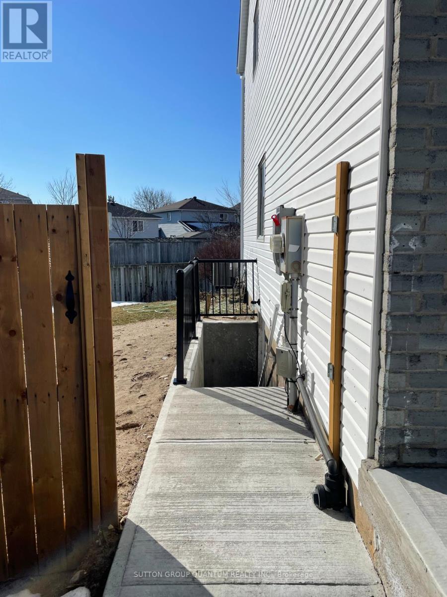 Lower - 48 White Sands Court, Kitchener, Ontario  N2E 3S4 - Photo 2 - X12831976