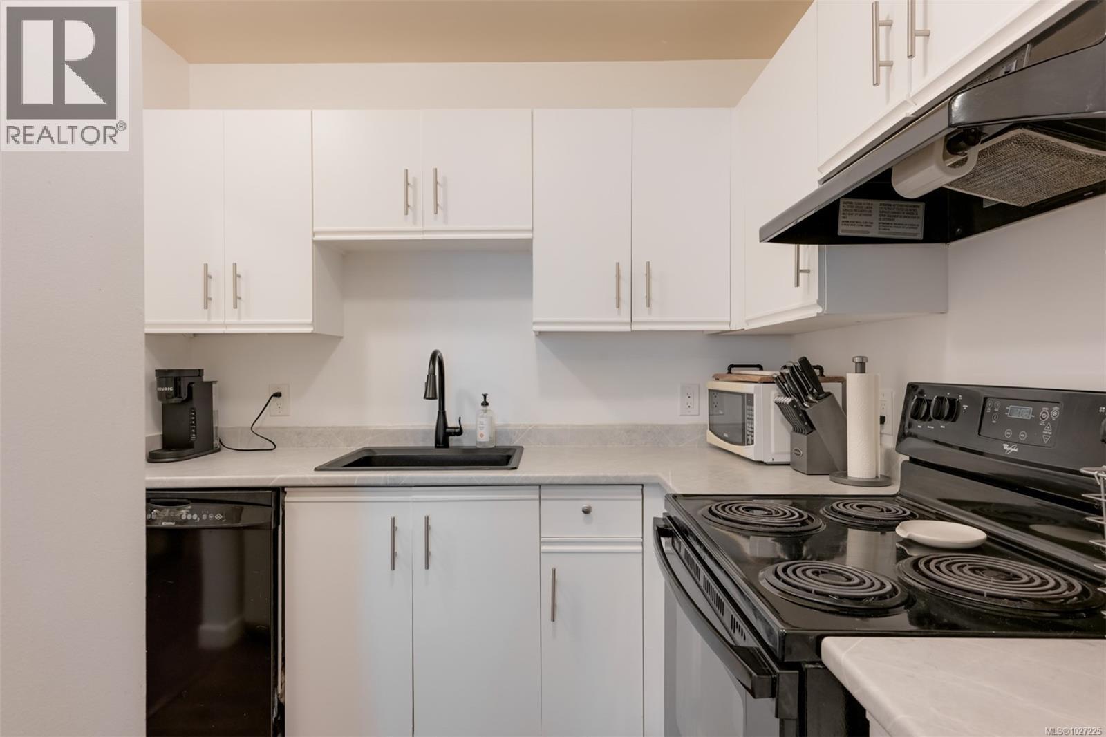 201 1619 Morrison St, Victoria, British Columbia  V8R 6R8 - Photo 19 - 1027225