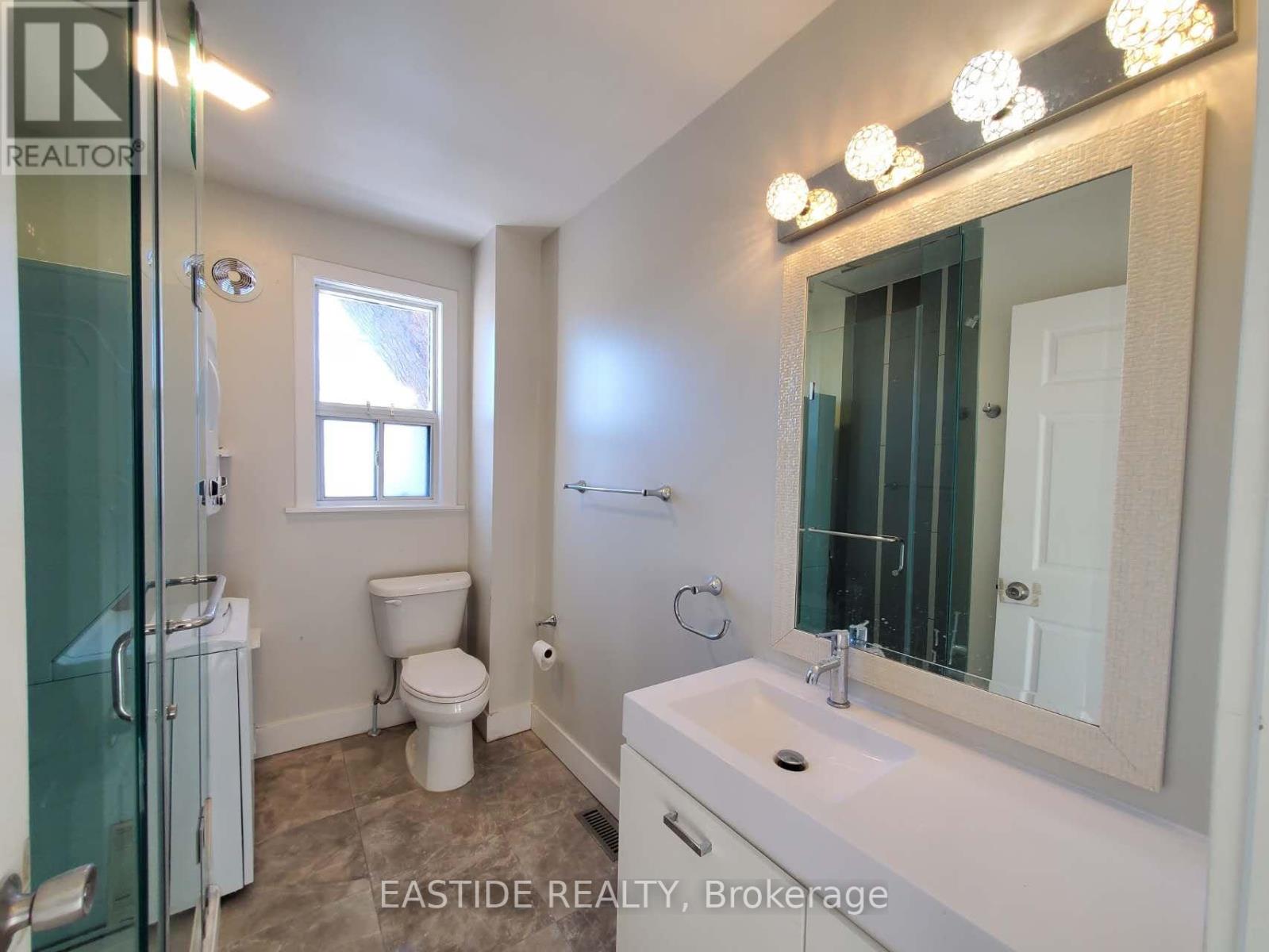 Upper - 212 Monarch Park Avenue, Toronto, Ontario  M4J 4S1 - Photo 10 - E12747148