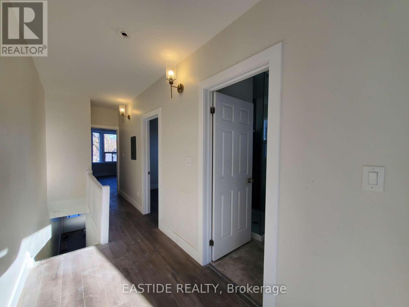 Upper - 212 Monarch Park Avenue, Toronto, Ontario  M4J 4S1 - Photo 6 - E12747148