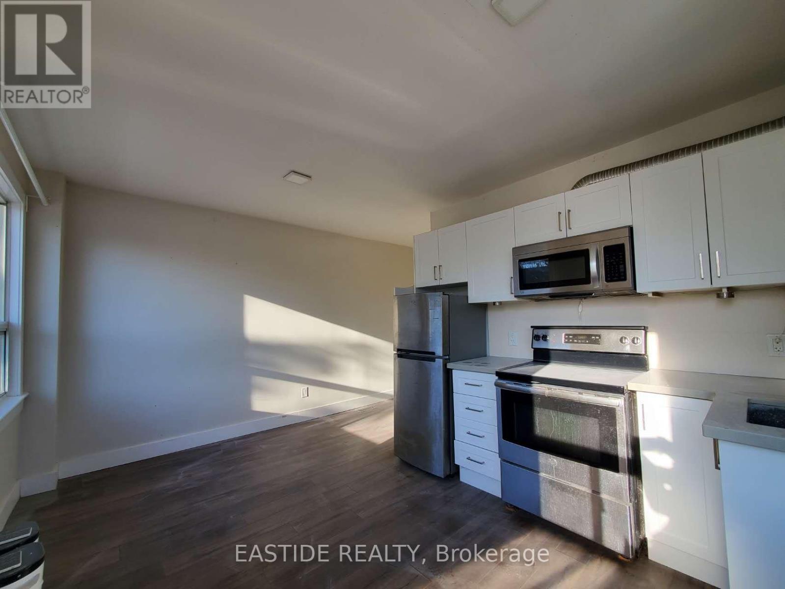 Upper - 212 Monarch Park Avenue, Toronto, Ontario  M4J 4S1 - Photo 4 - E12747148