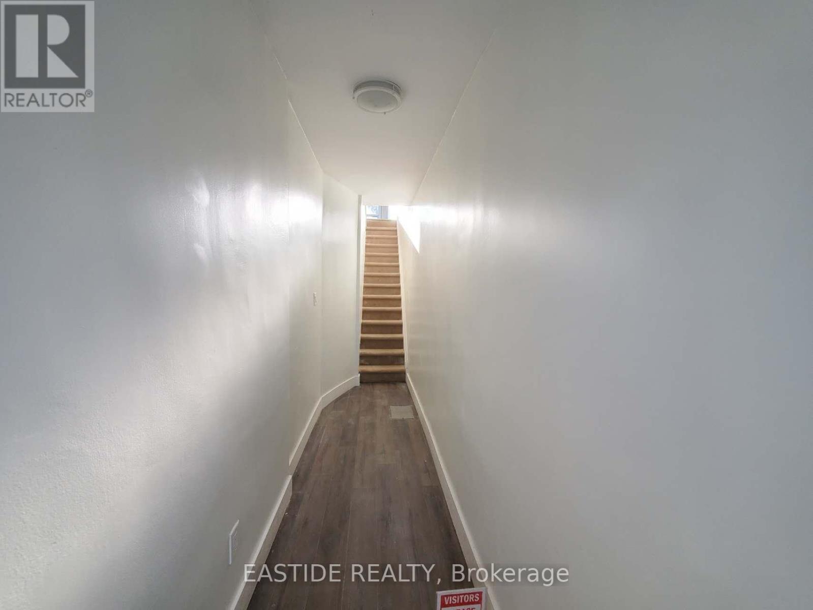 Upper - 212 Monarch Park Avenue, Toronto, Ontario  M4J 4S1 - Photo 11 - E12747148