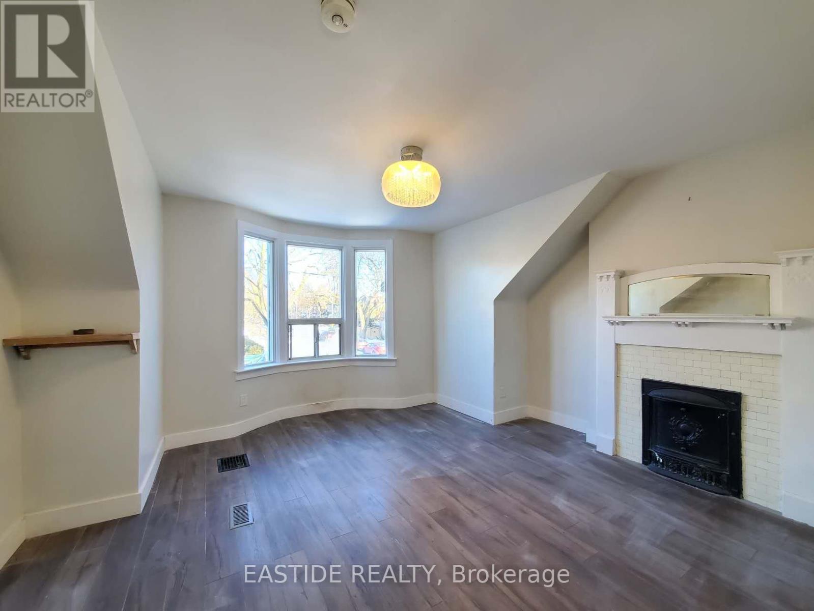 Upper - 212 Monarch Park Avenue, Toronto, Ontario  M4J 4S1 - Photo 7 - E12747148