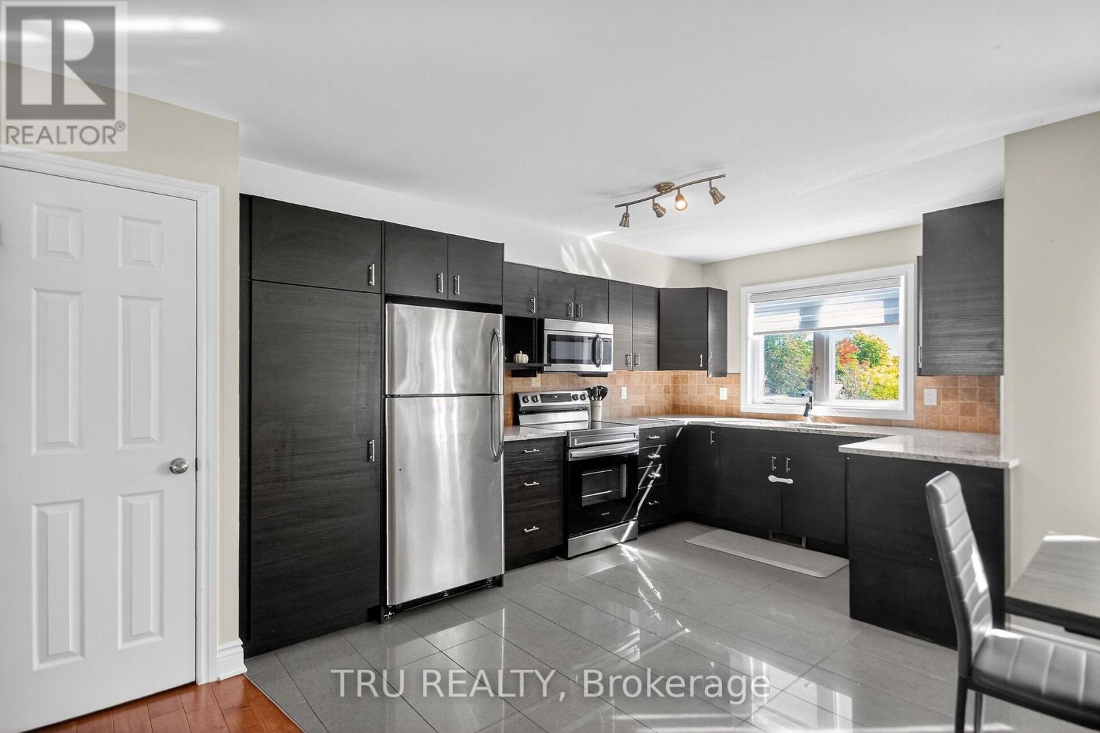 2642 Palings Private, Ottawa, Ontario  K1T 4A4 - Photo 11 - X12832010