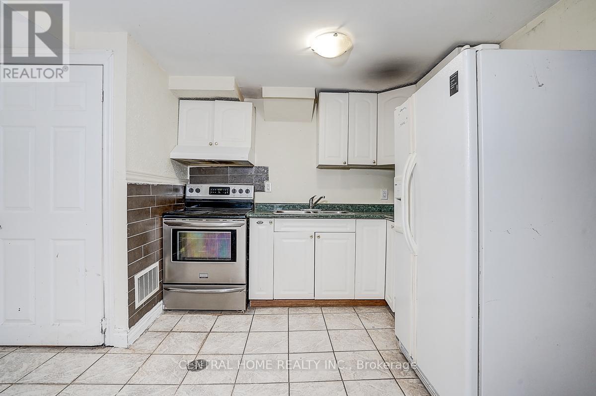 Basement - 17 Letty Avenue, Brampton, Ontario  L6Y 4T5 - Photo 12 - W12683344