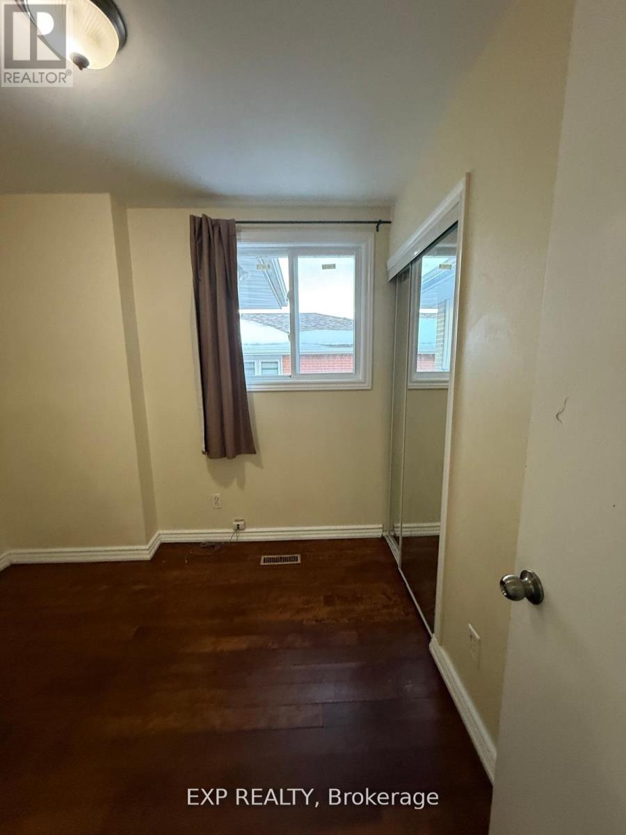 Upper - 17 Gable Drive, Brampton, Ontario  L6V 2H2 - Photo 11 - W12832002