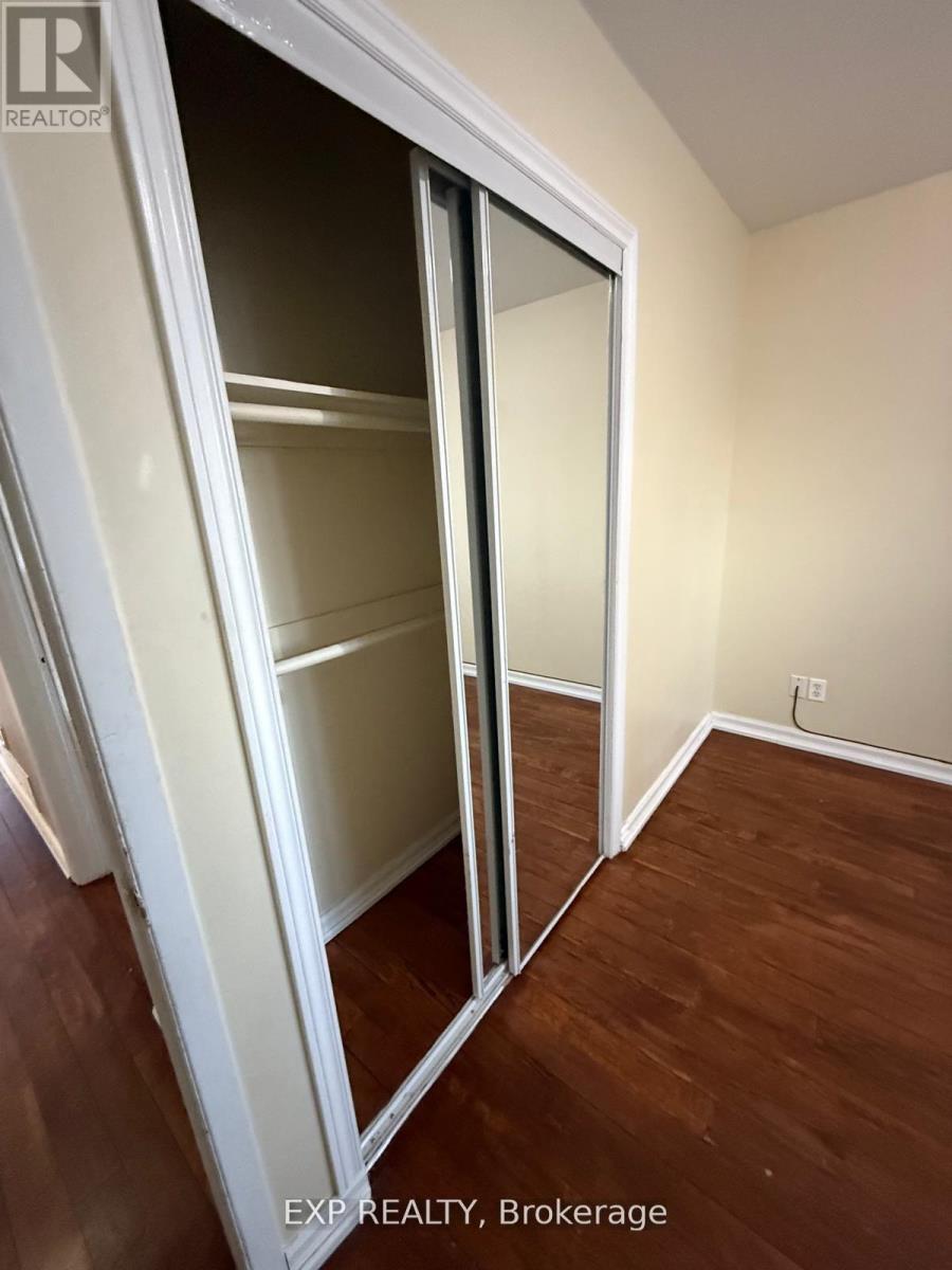 Upper - 17 Gable Drive, Brampton, Ontario  L6V 2H2 - Photo 13 - W12832002