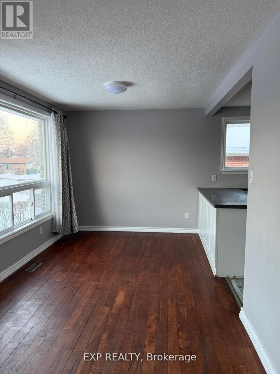 Upper - 17 Gable Drive, Brampton, Ontario  L6V 2H2 - Photo 5 - W12832002