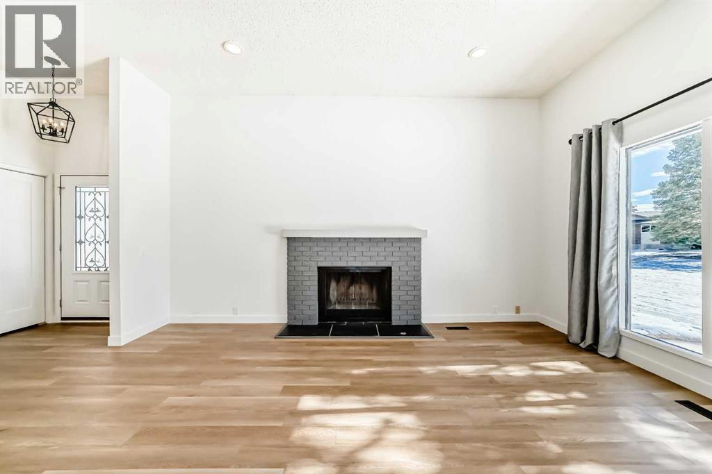 52 Cedarwood Place Sw, Calgary, Alberta  T2W 3G6 - Photo 6 - A2289376