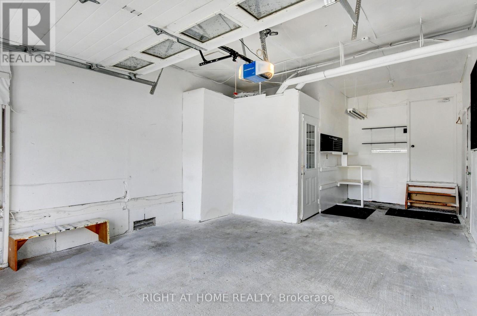 1215 Klondike Road S, Ottawa, Ontario  K2W 1E1 - Photo 12 - X12830818