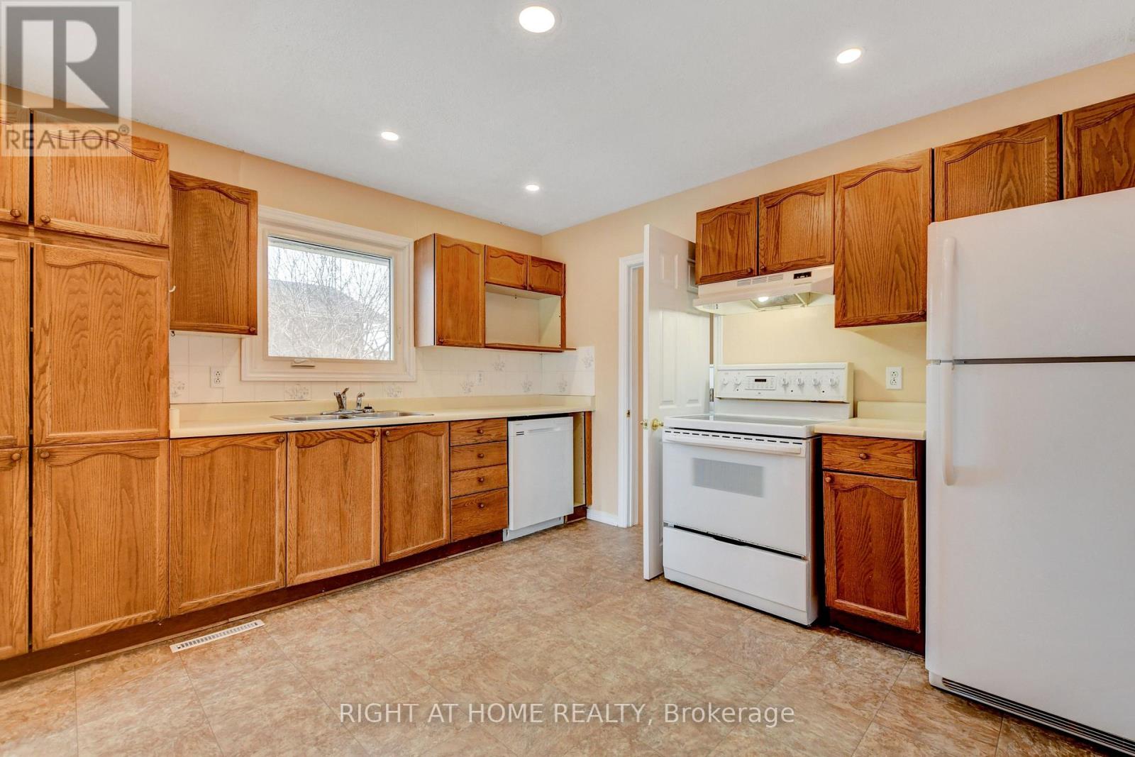 1215 Klondike Road S, Ottawa, Ontario  K2W 1E1 - Photo 5 - X12830818