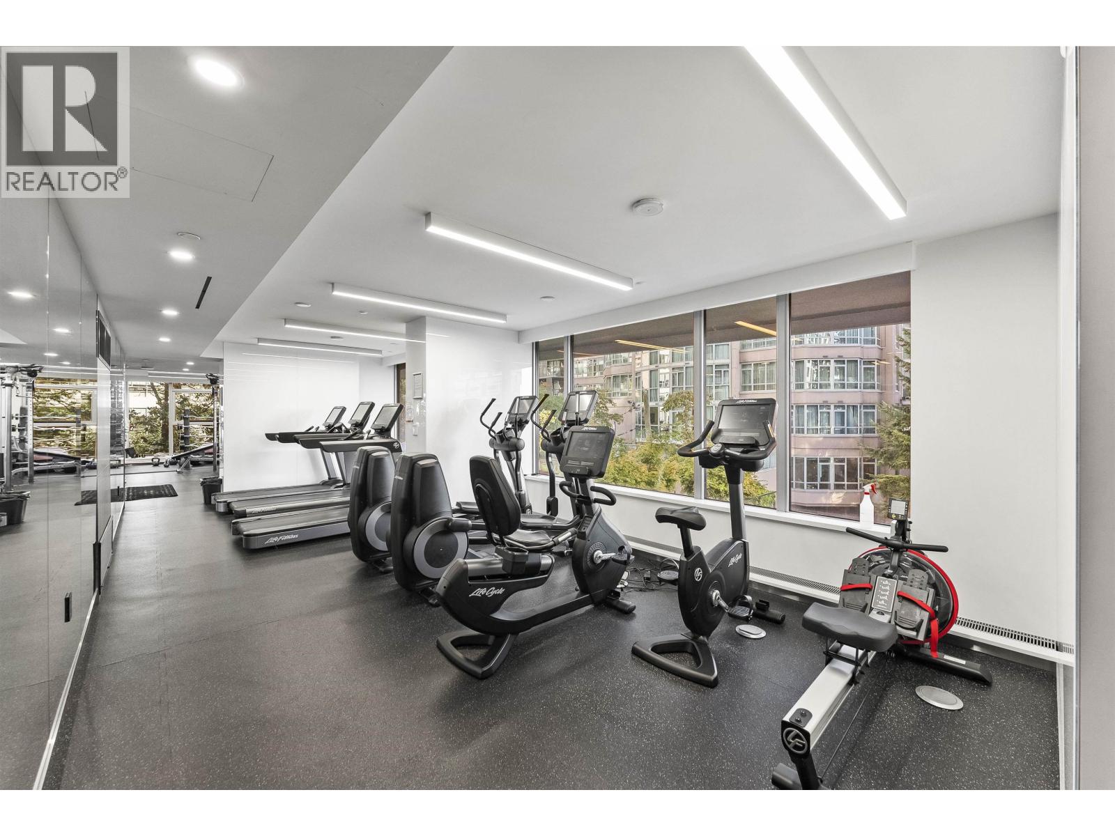 Listing Picture 26 of 28 : 2403 889 PACIFIC STREET, Vancouver / 溫哥華 - 魯藝地產 Yvonne Lu Group - MLS Medallion Club Member