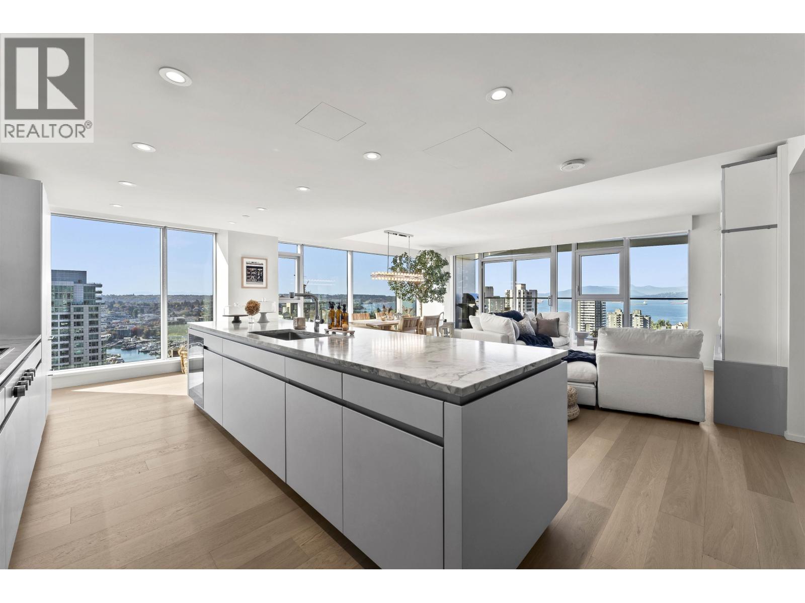 Listing Picture 7 of 28 : 2403 889 PACIFIC STREET, Vancouver / 溫哥華 - 魯藝地產 Yvonne Lu Group - MLS Medallion Club Member