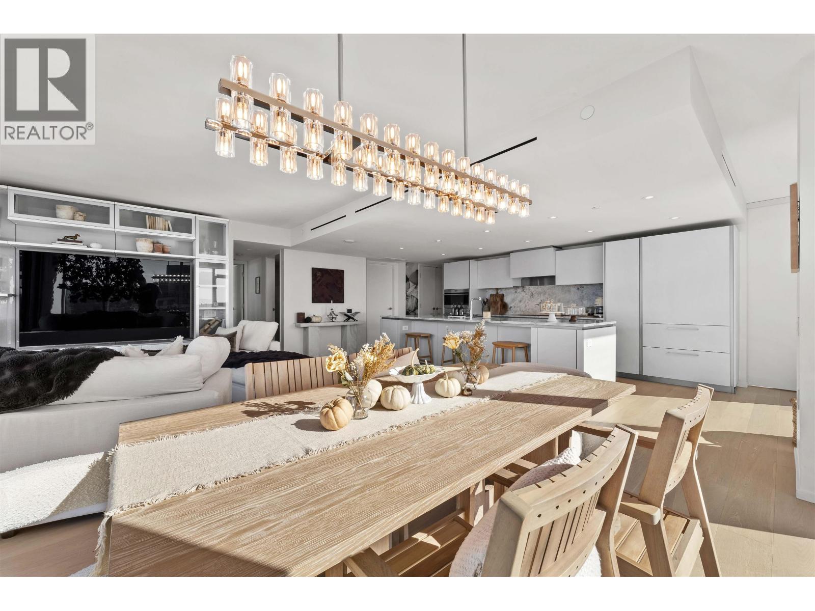 Listing Picture 10 of 28 : 2403 889 PACIFIC STREET, Vancouver / 溫哥華 - 魯藝地產 Yvonne Lu Group - MLS Medallion Club Member