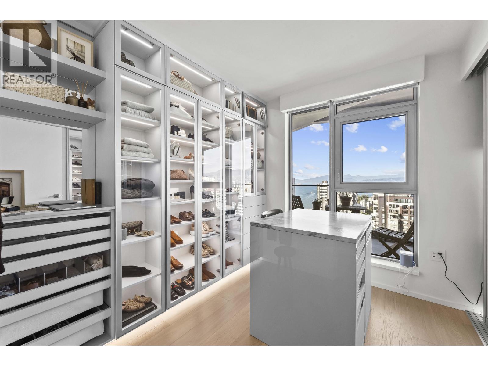 Listing Picture 16 of 28 : 2403 889 PACIFIC STREET, Vancouver / 溫哥華 - 魯藝地產 Yvonne Lu Group - MLS Medallion Club Member