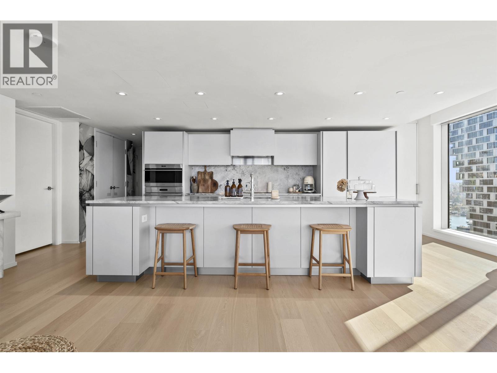 Listing Picture 9 of 28 : 2403 889 PACIFIC STREET, Vancouver / 溫哥華 - 魯藝地產 Yvonne Lu Group - MLS Medallion Club Member